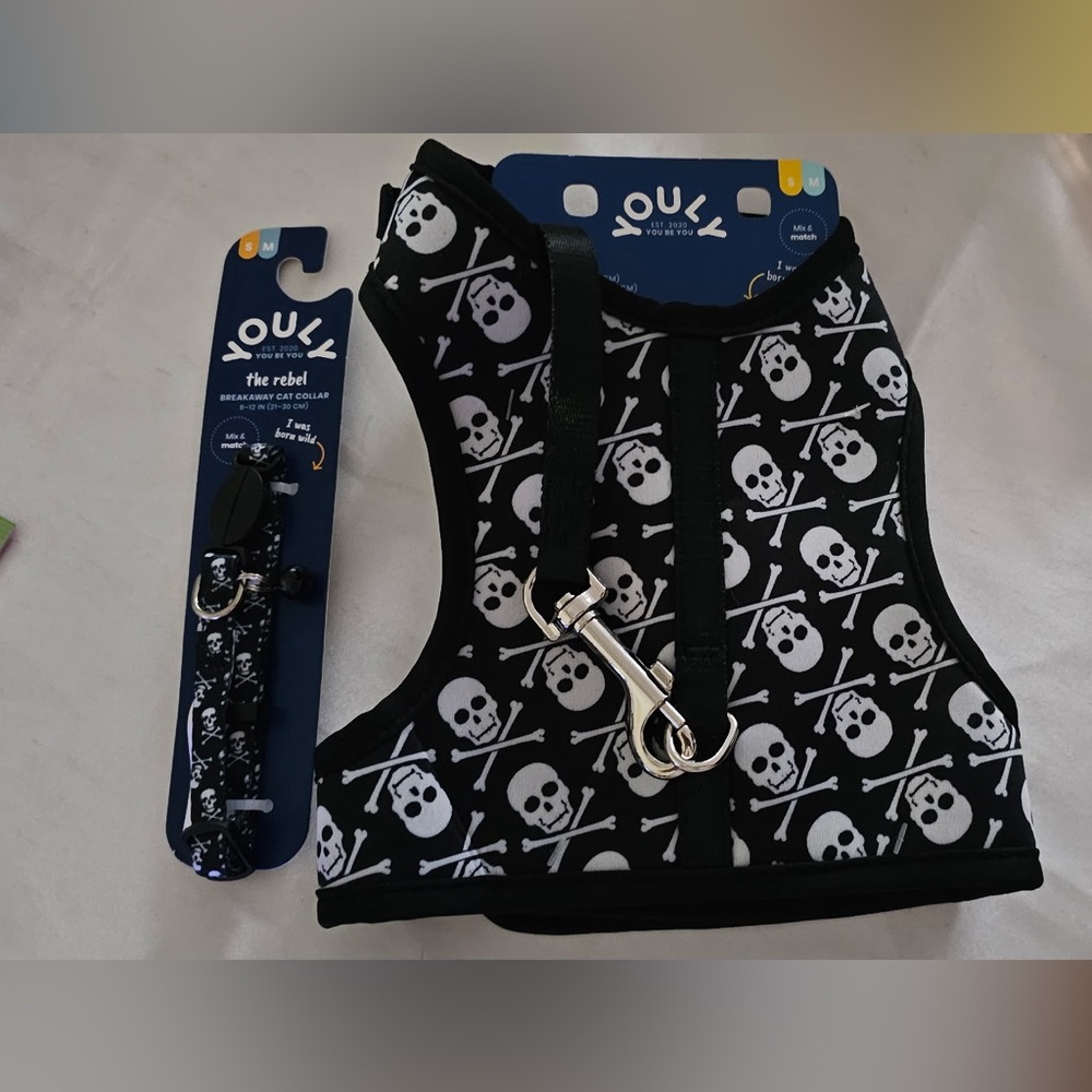 Youly the rebel Skull & Bones Cat Harness Set w/Collar (S/M)